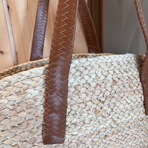 Cesta Collective Taco Tote Basket - Raffia w/ Leather Handles - Picture 5 of 14